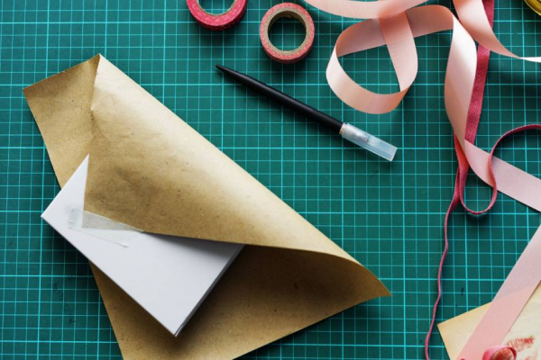 Reinvención en la moda: incorporación de papelería en colecciones